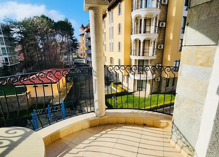 Spacious With 2 Bedrooms And 2 Bathrooms Complex Royal Sun Sunny アパート サニービーチ