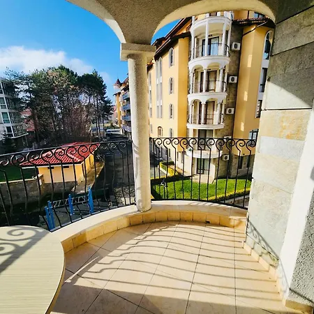 Spacious With 2 Bedrooms And 2 Bathrooms Complex Royal Sun Sunny Apartment Slantschew brjag